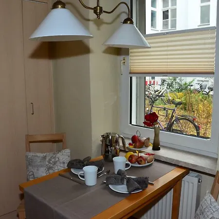 Zentral Gelegen - Stilvolles In Moabit Appartement